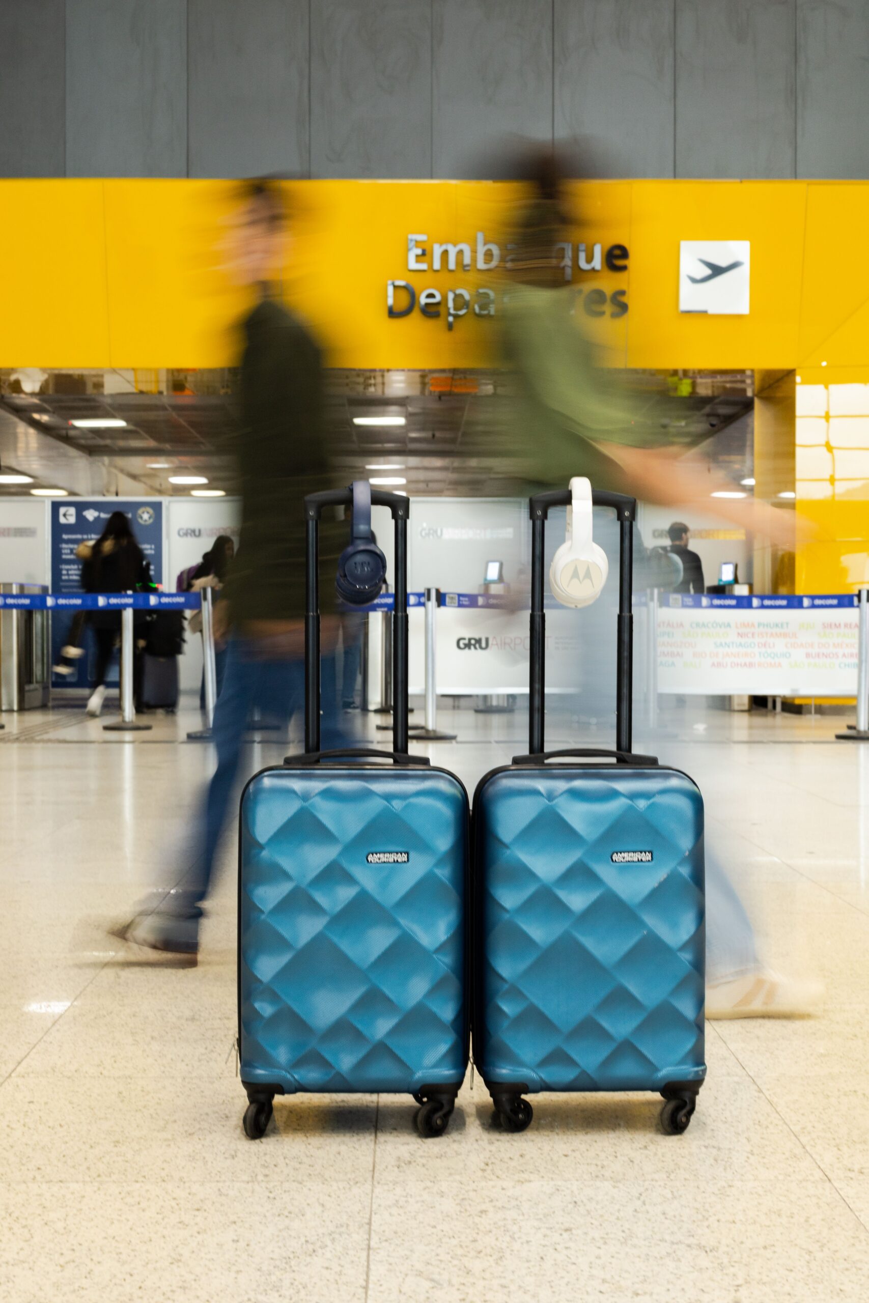 Traveller with spinner suitcase